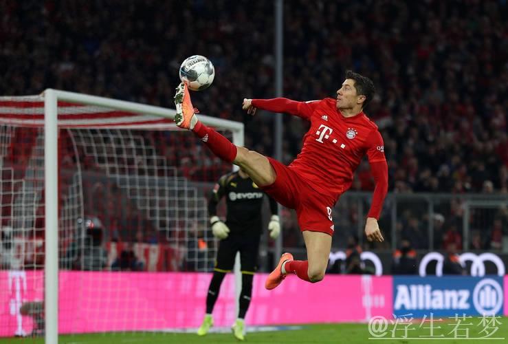 费尔明助攻头球 莱万凌空勾射破门 费尔明助攻头球 莱万凌空勾射破门